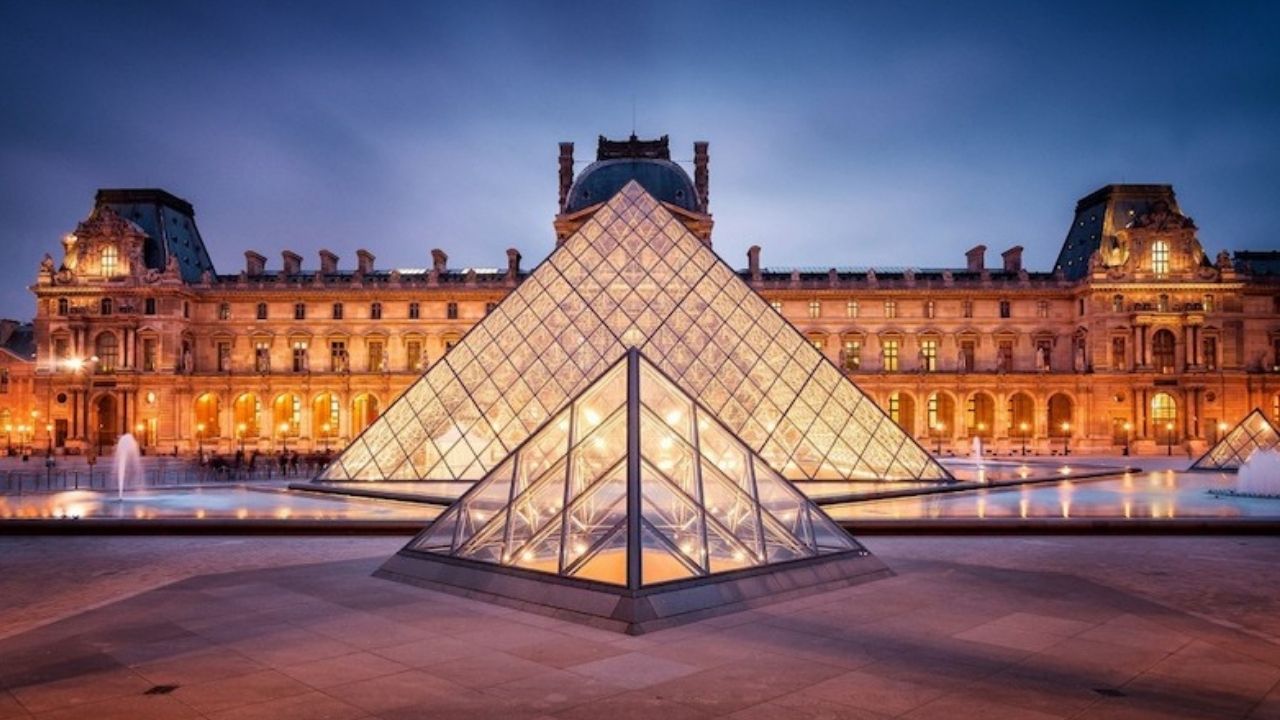 Louvre Müzesi ve Sanatla Tanışma